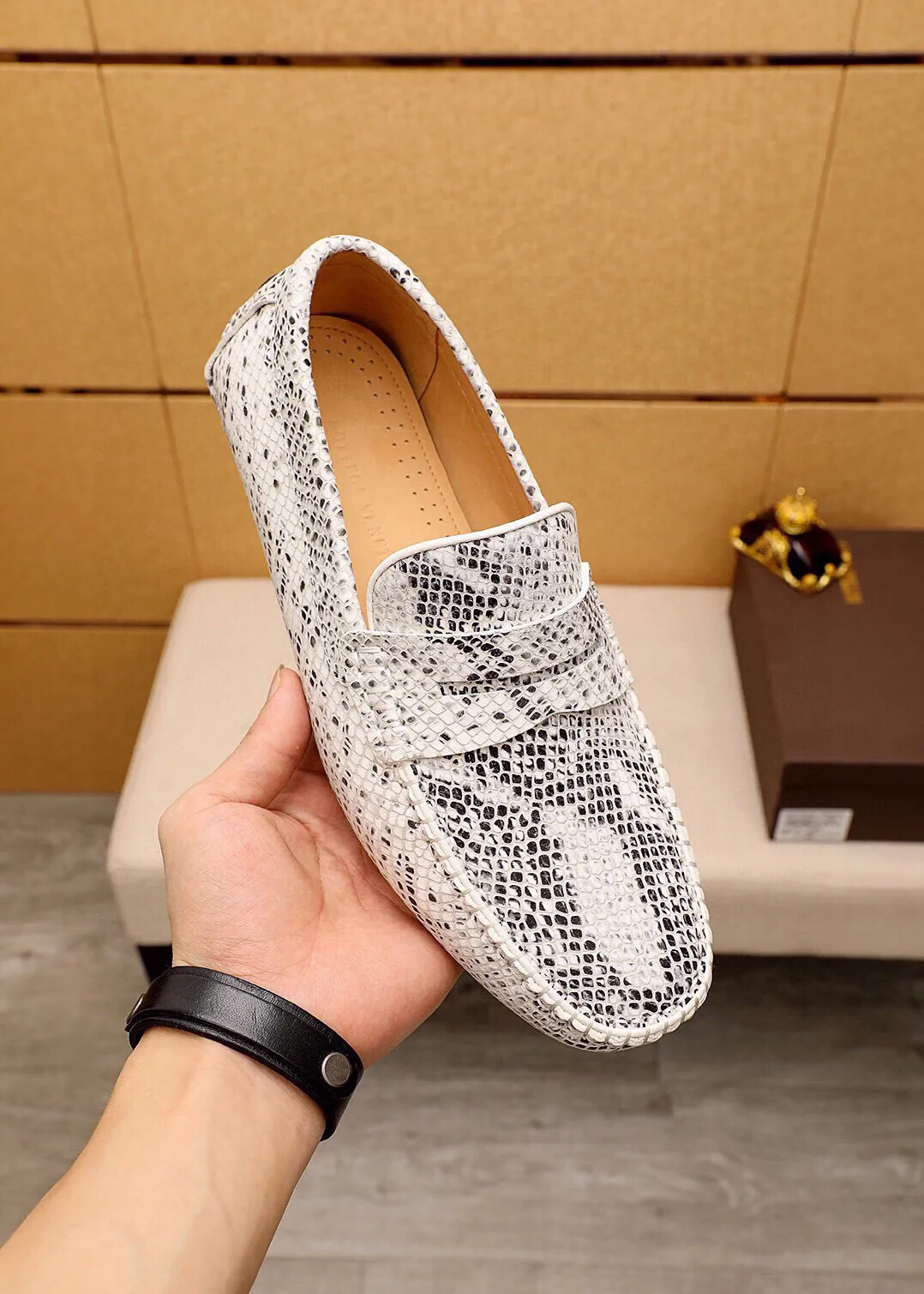Men's Men's Shoes 💰: 460 💰💐 BV Men's Slip-on Shoes® [BOTTEGA VENETA] Official website counter new model, one-to-one mold opening ⚠Italian calfskin ➕Embossed ➕Cow 🐂 leather lining. Driving slip-ons, available at counters, sizes 38～44 (45🉑️customized)